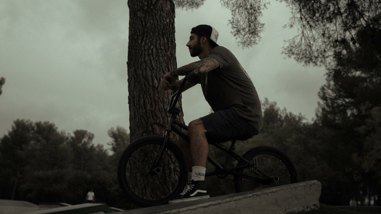 Short pants with socks.